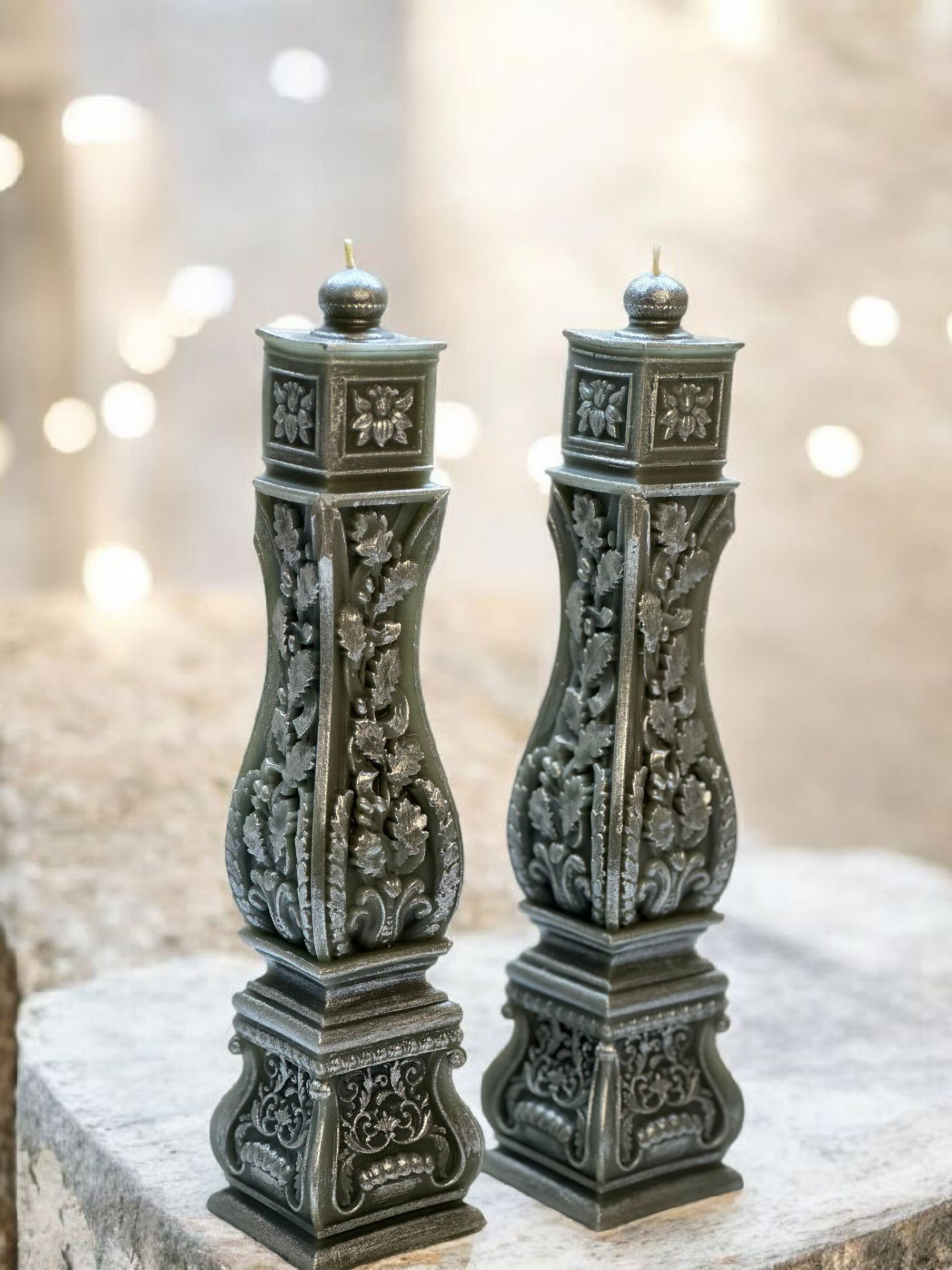 Roma Pillar Dekoratif Mum – Klasik Sütun Formu, El Yapımı ve Estetik Tasarım