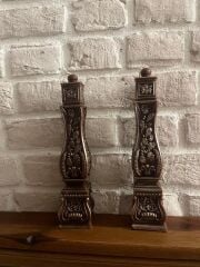 Roma Pillar Dekoratif Mum – Klasik Sütun Formu, El Yapımı ve Estetik Tasarım