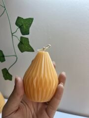 Armut- Küçük boy Dekoratif Mum – El Yapımı, Minimal ve Doğal Armut Formu