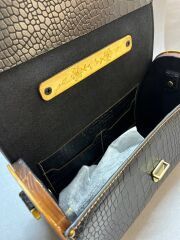 Ceylan Siyah El Yapımı Deri Çanta | Timsah Dokusu ve Ahşap Detaylı Şıklık