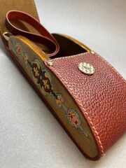 Didar Bordo El Yapımı Gözlük Kutusu – Geleneksel İran Minyatür Sanatı ve Bordo Deri Tasarım