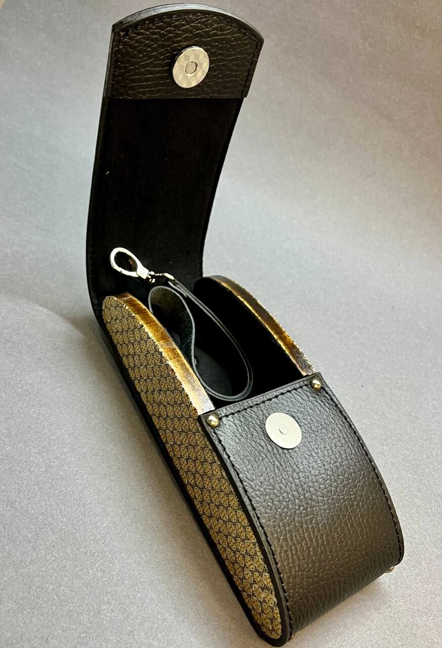 Hatam El Yapımı Gözlük Kılıfı – Geleneksel İran Hatem Sanatı ve Zarif Deri Tasarım