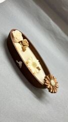 Oval Papatya Bahçesi Mum – El Yapımı Sukulent Formlu, Yasemin Kokulu, Dekoratif Beton Kap