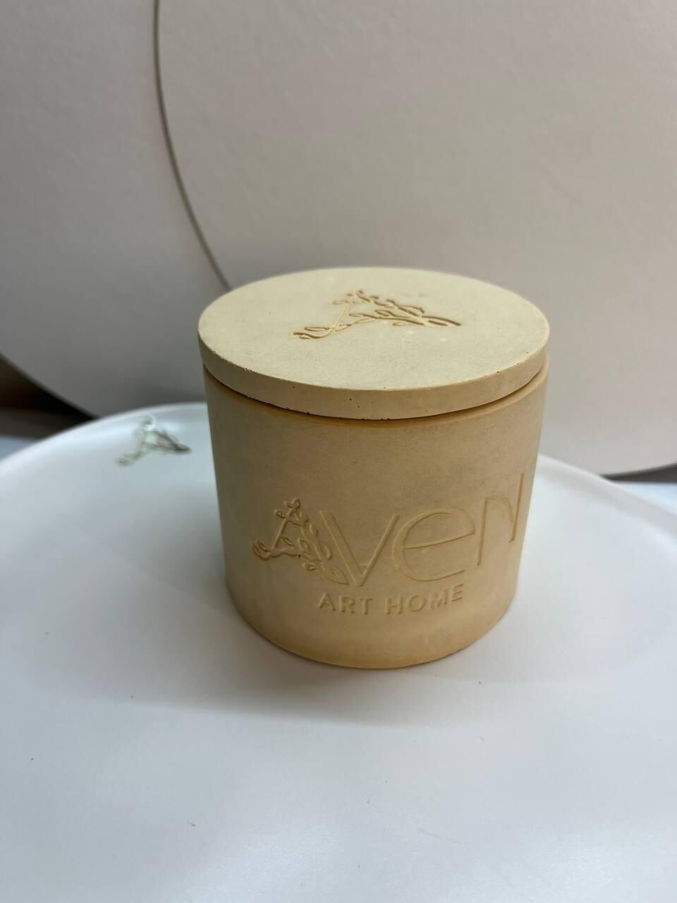 Oud+ Vanilya Kokulu Mum – El Yapımı sarı Taş Tozu Kap, 120 ml, Ahşap Fitil