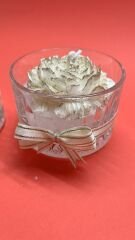 Cam Kaplı Roz Çiçek Formlu El Yapımı Mum – Yaldızlı, Kurdeleli